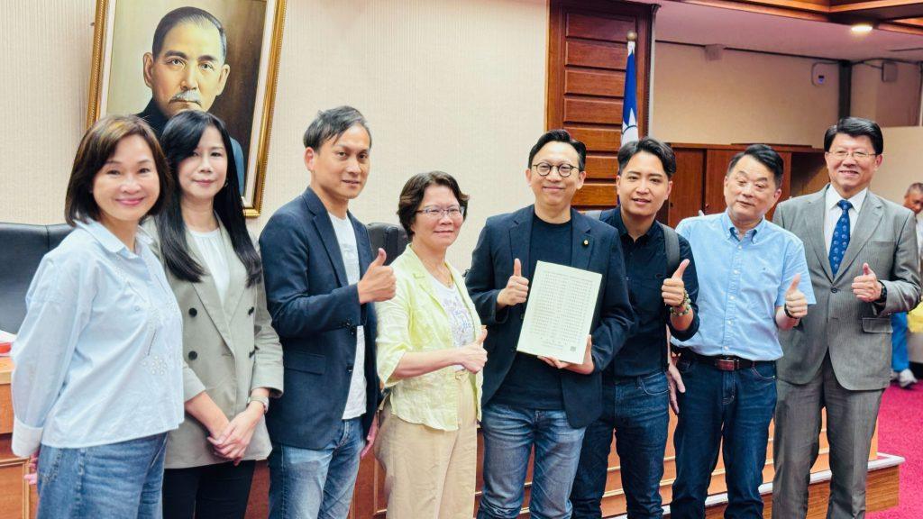 科技產業系列報導/求職不怕 面試也有小撇步 科系不限 打開視野去圓夢 10 立院初審「AI基本法」,僅過3條其餘無共識送朝野協商。
