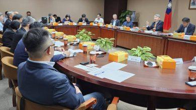 經濟部長郭智輝與半導體供應鏈業者面對面交流，針對關稅議題交換意見。（圖／經濟部提供）
