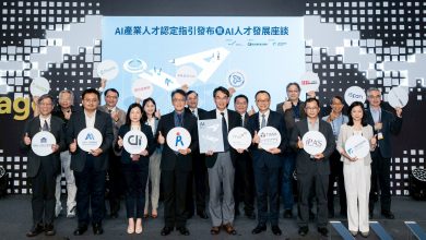 AI WAVE SHOW大展冠蓋雲集，1111人力銀行由總經理張篆楷（後排右三）代表出席。（圖/1111人力銀行提供）