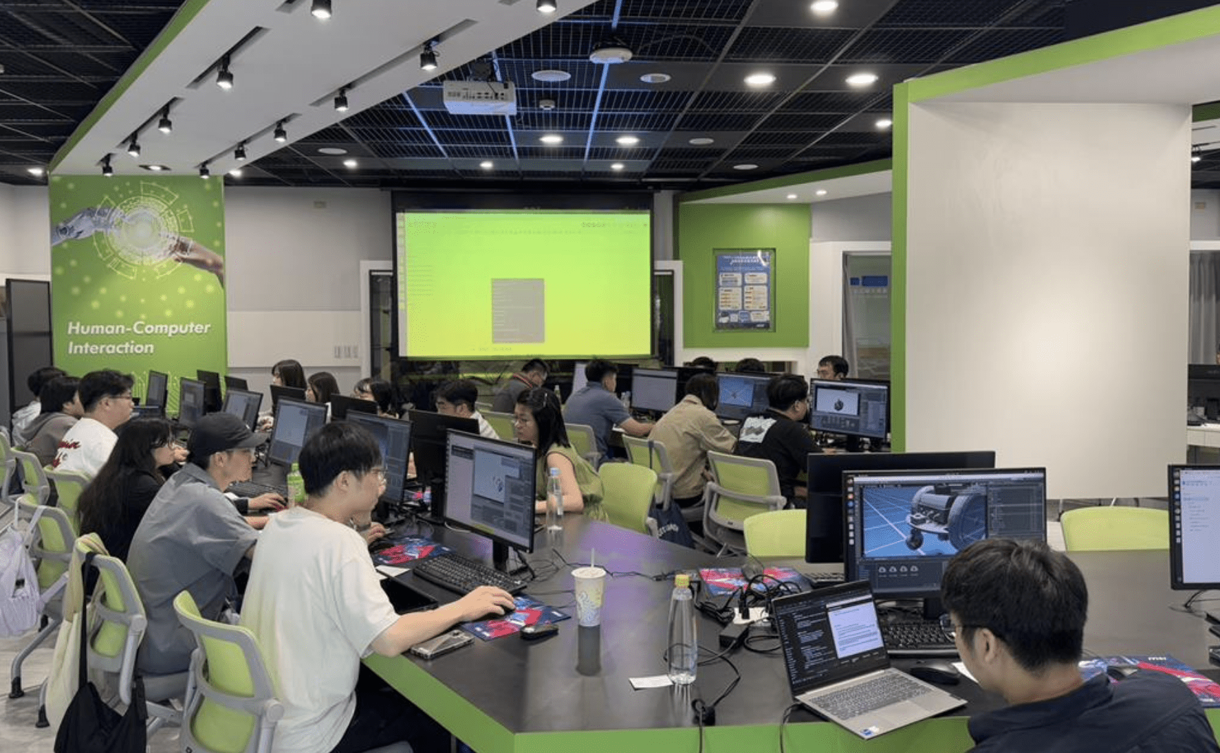 東吳大學首場「NVIDIA Robotics及Omniverse技術培訓課程」將展開，提供業界工程師沉浸式實作與應用培訓。（圖／東吳大學提供）