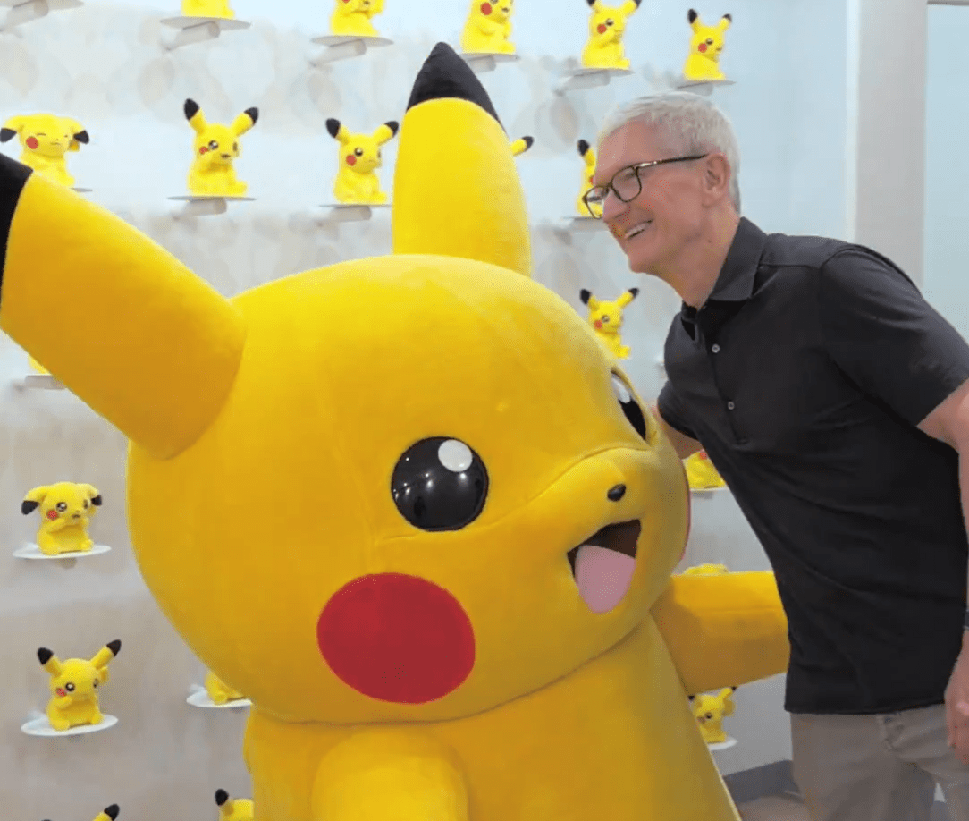 庫克現身蘋果銀座旗艦店開幕造勢 同框皮卡丘相見歡 1 Tim Cook pikachu