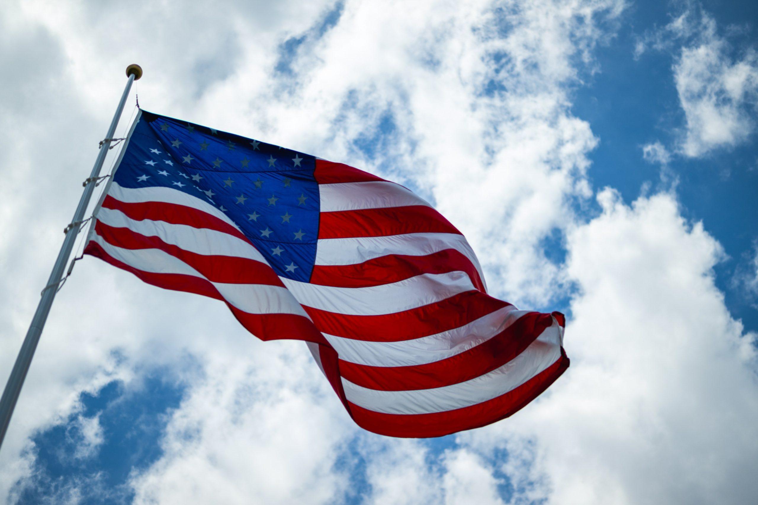 國家安全新戰略?美議員提案「GAIN AI法案」確保美國能優先取得AI晶片 1 USA flag scaled