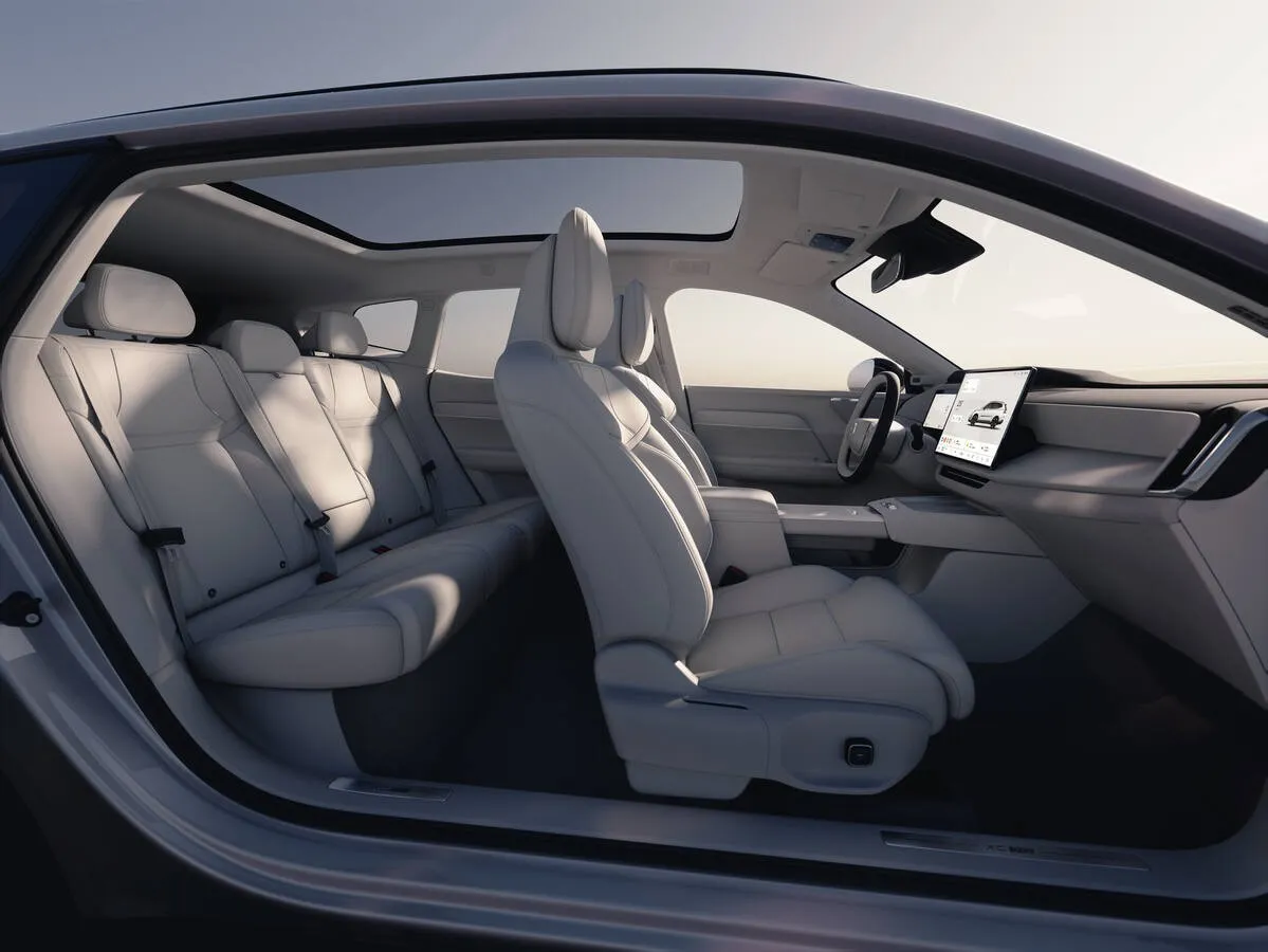 2026年款Volvo XC70內裝很有科技感。（圖／截取自Volvo）