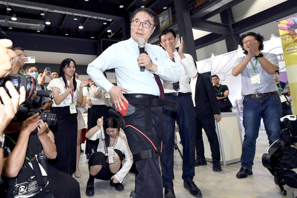 黃偉哲:台南有機會成為「完全國產機器人與無人機城市」 1 圖二 20250919 53