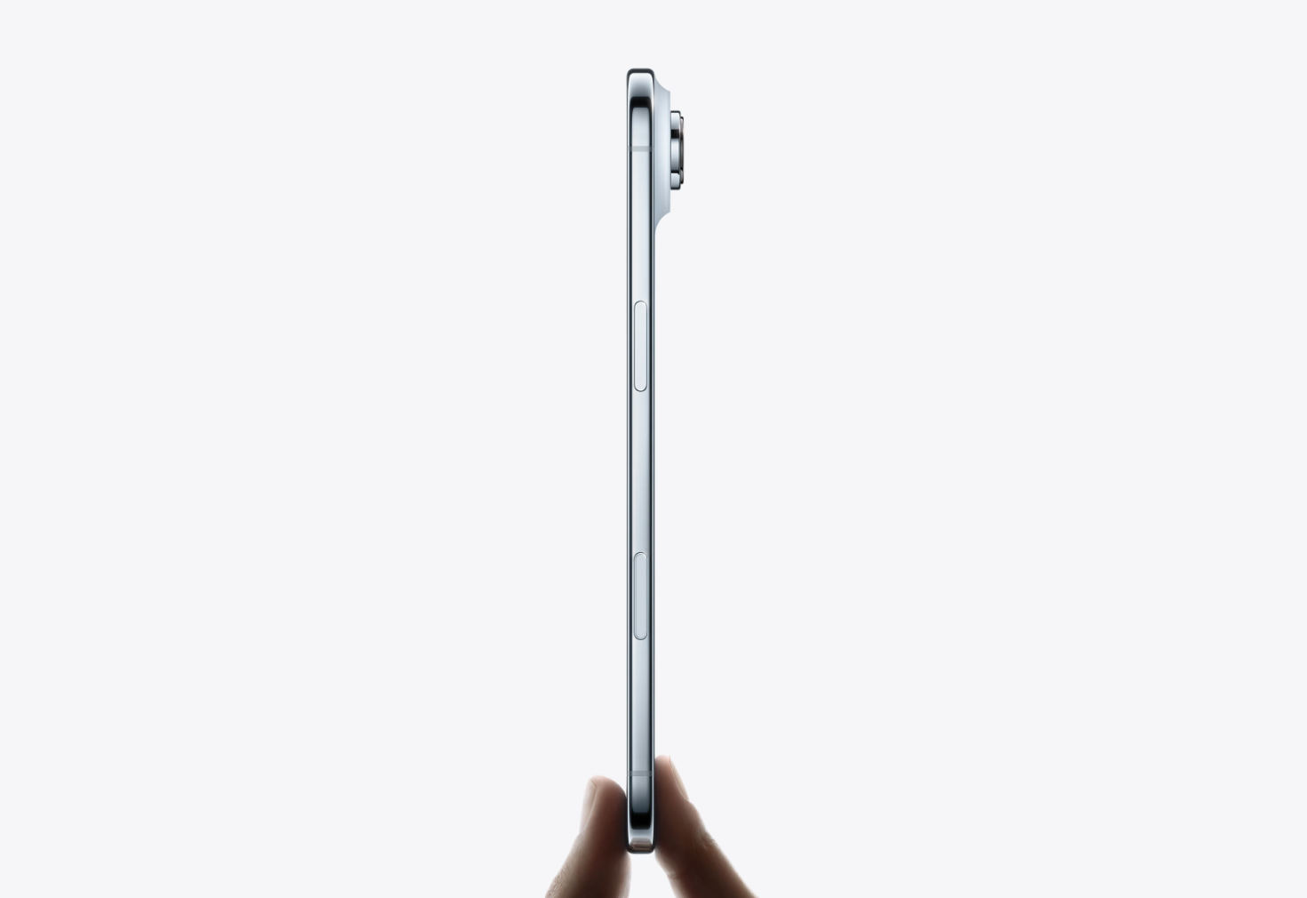 蘋果發表「史上超薄」iPhone Air!台灣售價36900起 有哪些特點值得買? 2 iPhone Air採用鈦金屬邊框,機身厚度僅5.6公釐。(圖/截取自蘋果)