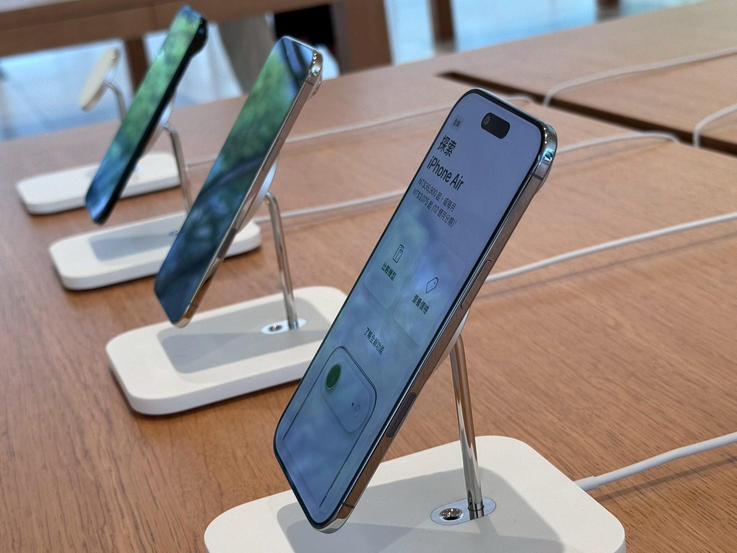蘋果N1晶片優勢大揭密!Wi-Fi、藍牙性能全面提升 續航與定位更智慧 2 蘋果資料圖 17系列