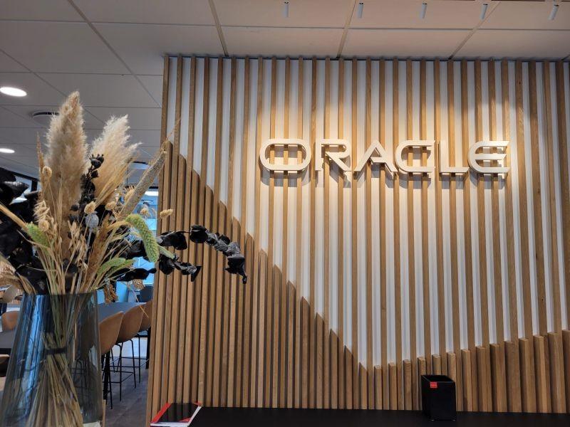 甲骨文拿下英國內政部5400萬英鎊大單 開啟5年雲端化戰略布局 1 Oracle 20251009