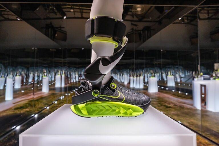 熱門機器人新訊!Nike機器鞋亮相、AutoStore擴展倉儲自動化 1 nike robot shoe 3 768x513 1