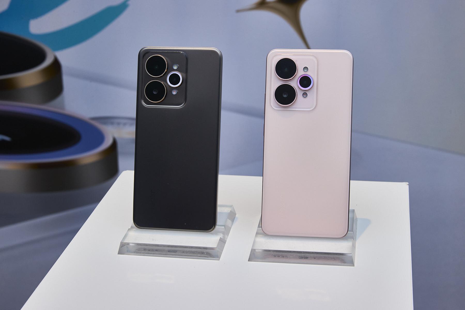 致敬《權力遊戲》!realme 15系列跨界聯名全球5000支「龍焰黑」限量款 1 realme 15 5G