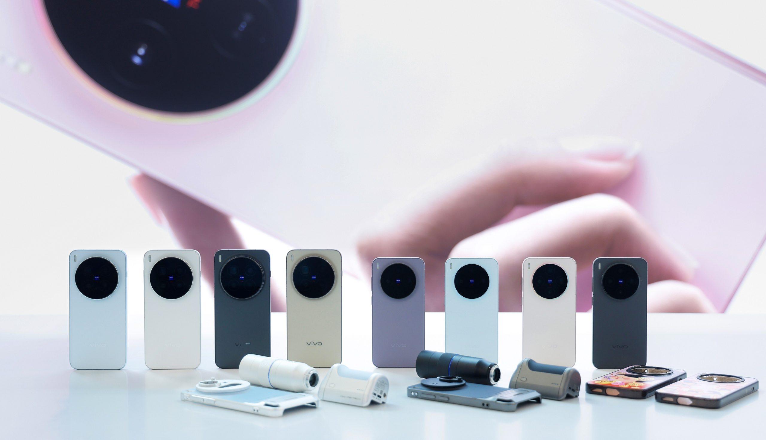 【vivo】X300 Pro提供曠野棕、自在藍、純粹黑、簡單白四款配色，X300 提供幸運彩、自在藍、惬意紫、純粹黑四款配色。 scaled