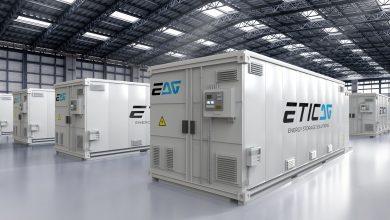 明曜科技推HVDC架構資料中心整合方案 開啟「零風險」儲能新時代 4 明曜科技自主專利全浸沒冷卻技術,能即時導熱與防火,有效阻斷火勢在電芯的蔓延。(圖/明曜科技提供)