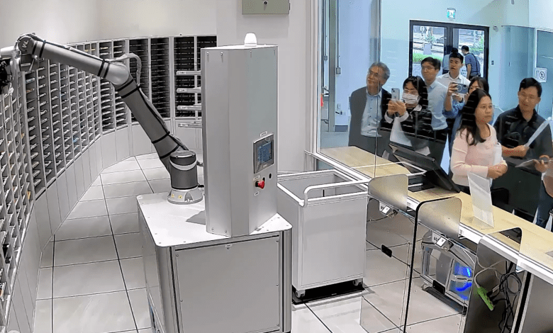 達明機器人打造全台首創「AI機器人預約自助取書系統」