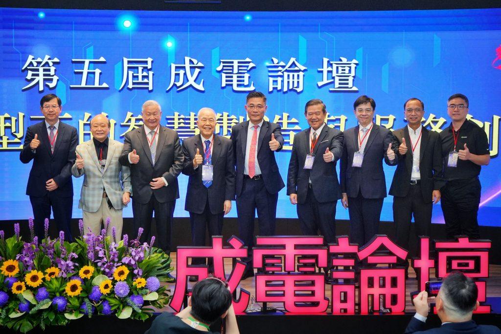 科技產業系列報導/求職不怕 面試也有小撇步 科系不限 打開視野去圓夢 5 第五屆「成電論壇」以「數位轉型下的智慧製造與服務創新」為主題,特別邀請6位校友分享經驗。(圖/成大提供)