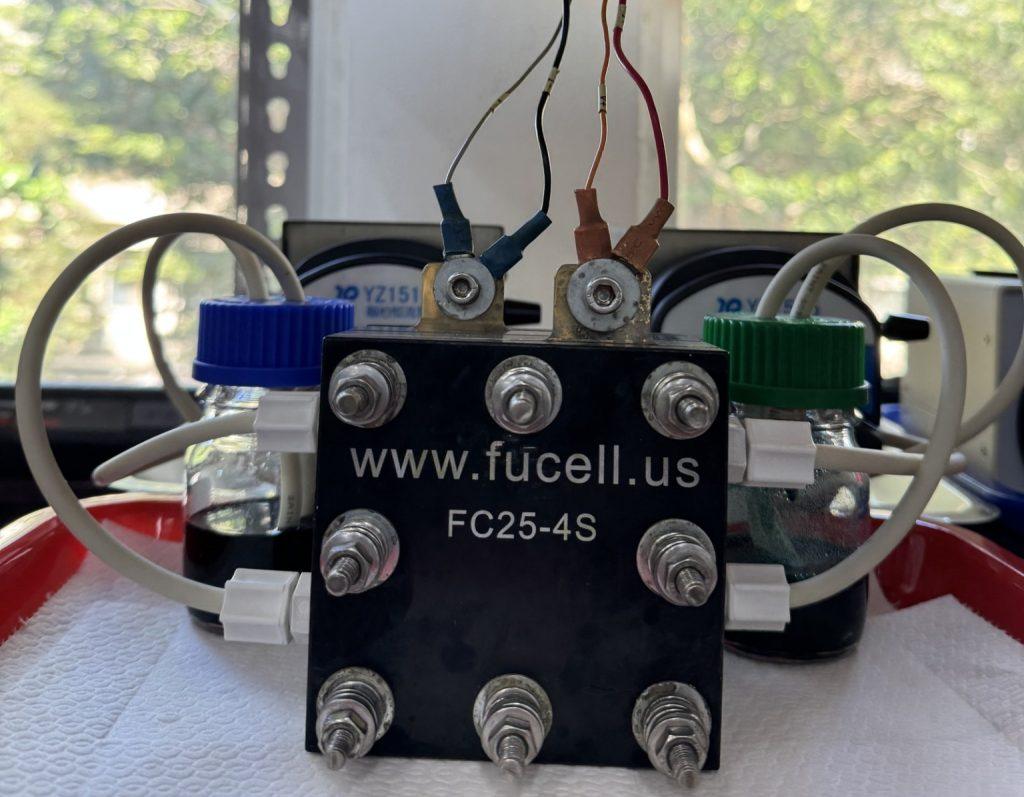 科技產業系列報導/求職不怕 面試也有小撇步 科系不限 打開視野去圓夢 10 LINE ALBUM 郭俞麟教授電池 251111 1