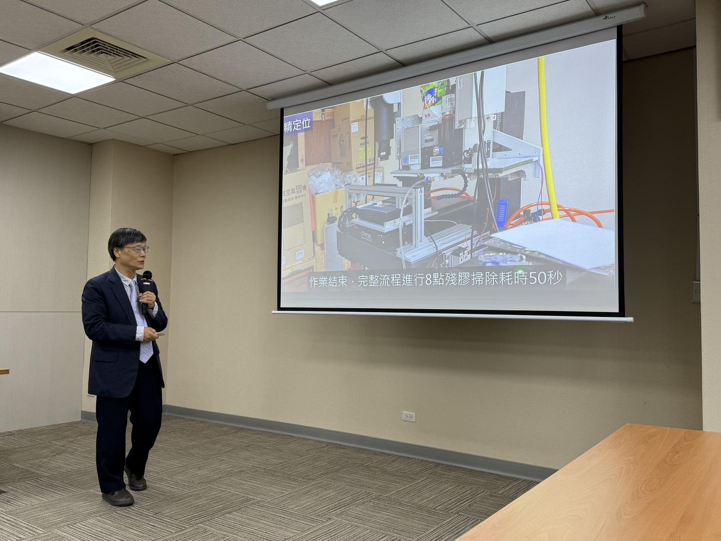 修補效率快10倍、人力省4成 PCB殘膠檢測與雷射修復機
亮相 1 S 16441361 0