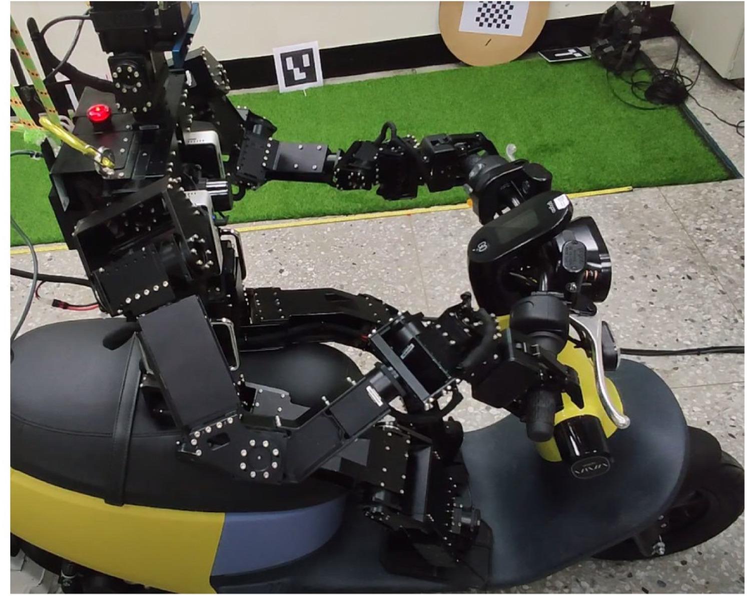 對機器人而言，騎機車是極具挑戰的任務。（圖／台師大提供）