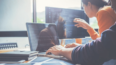 隨著AI、物聯網及電動車等新興領域的崛起，現代科技業對電機系學生技能的要求已發生轉變。（圖／123RF）