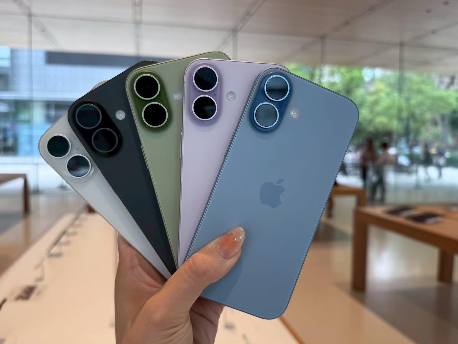 iPhone 18傳將搭載屏下鏡頭技術?2026年有望實現全螢幕設計 1 蘋果手機資料圖 i17