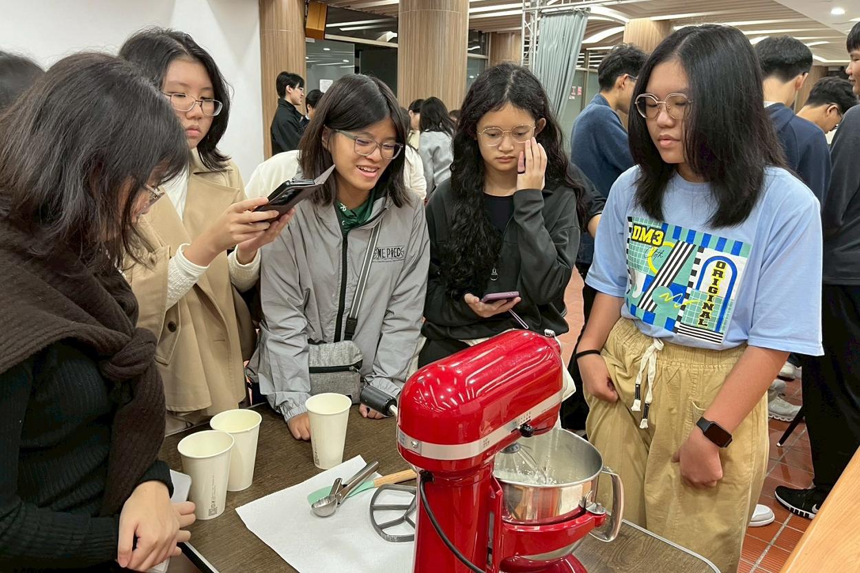 印尼重點中學「八華中學」師生參訪。（圖／取自海洋大學食品科學系）