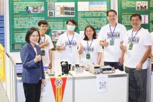 2050年全球共同目標淨零排放，中正機械相當重視，更大力培育人才！本系教師率隊參加淨零碳排科技國際競賽，表現優異。（圖／中正大學機械系提供）