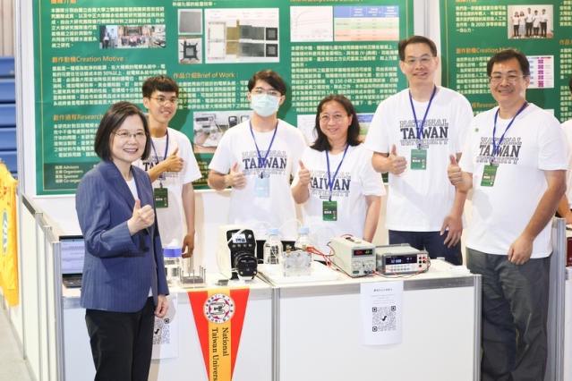 精選 4 2050年全球共同目標淨零排放,中正機械相當重視,更大力培育人才!本系教師率隊參加淨零碳排科技國際競賽,表現優異。(圖/中正大學機械系提供)