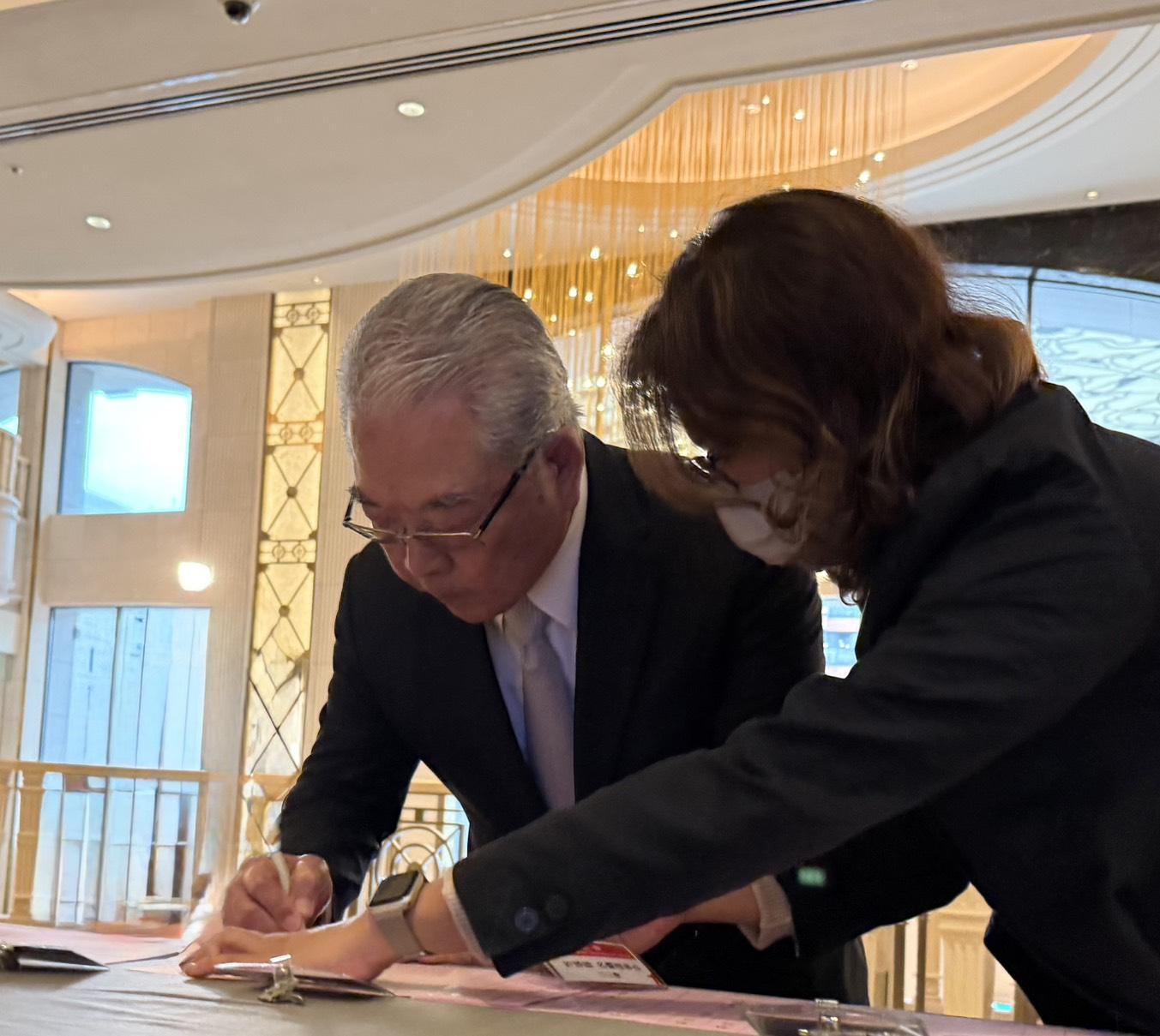 台灣對等關稅調降為15%，三三會榮譽理事長、金寶集團總裁許勝雄強調，台灣沒有理由在立法程序上停滯。 （圖／記者彭夢竺攝影）