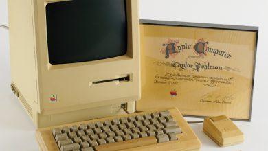 史蒂夫‧賈伯斯親筆簽名的「告別晚宴」獎狀（1982 年），附贈原廠蘋果 Macintosh 128K 電腦