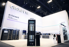 技嘉在CES 2026以「AI Forward」為主題，強化AI生態系，推出多款針對在地運算與企業端的新品。（圖／技嘉提供）