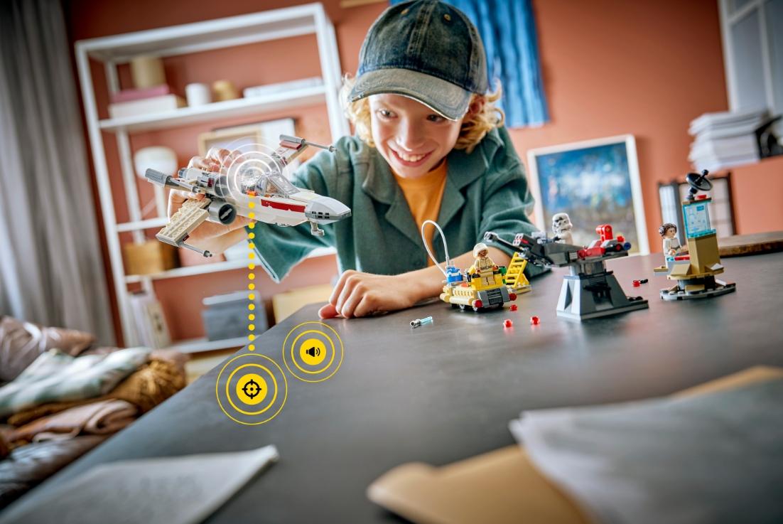 樂高®星際大戰™ SMART Play™：盧克的紅色五號 X 翼戰機拼搭套裝