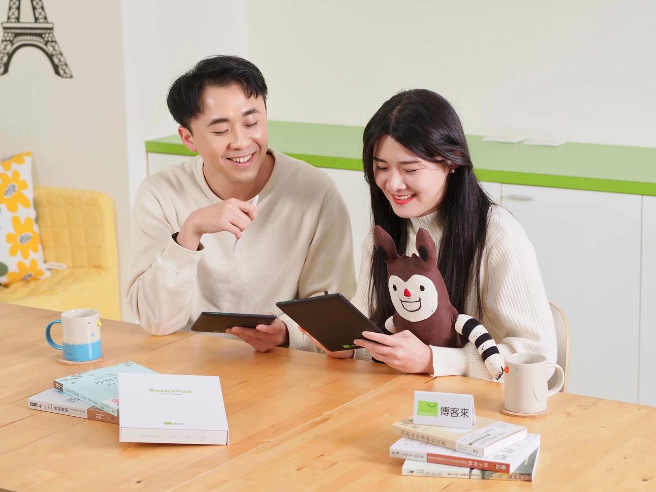 博客來30週年推出首台自有閱讀器 BooksPad。（圖／博客來提供）