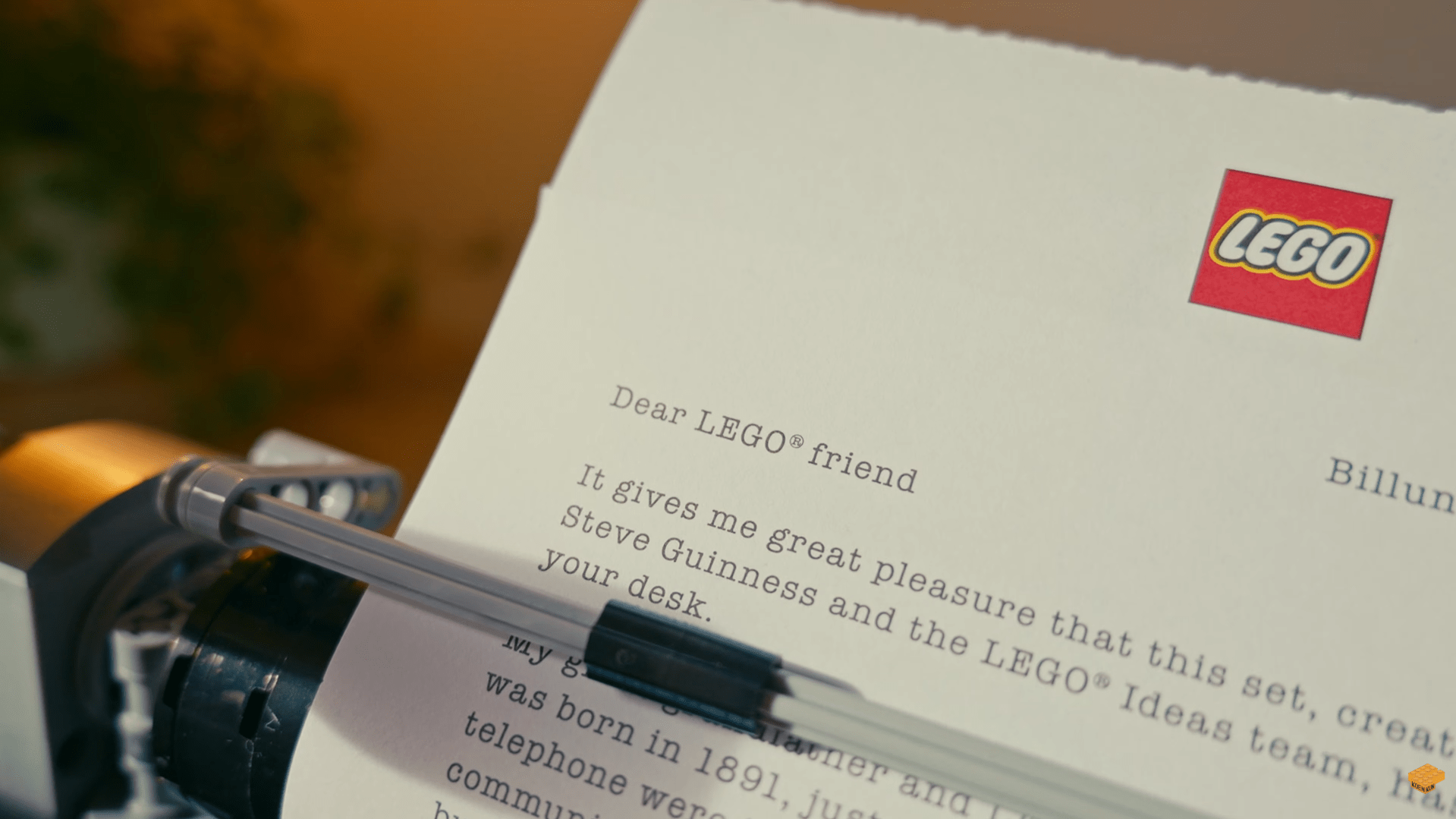  Koenkun Bricks在影片結尾展示了它的使用方法，也寫了一封相當感人的信給樂高設計團隊。（圖／擷取自Koenkun Bricks YT）