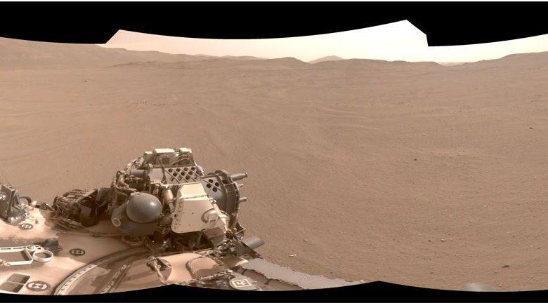這張毅力號全景影像由五對導航相機立體影像組成，探測車利用「火星全球定位」技術，於2026年2月2日將其位置與軌道影像比對後精準定位。（圖／NASA/JPL-Caltech）