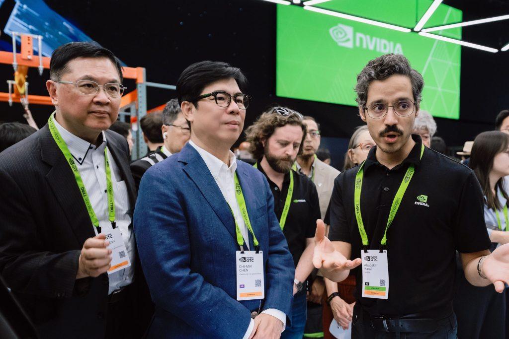 高雄市長陳其邁參訪NVIDIA GTC大會展區，探討生成式AI、機器人技術、數位孿生、代理型AI與物理AI等最新技術在高雄的應用與實踐可能。（圖／高雄市政府提供）