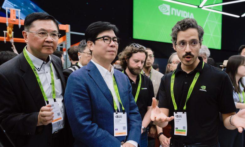 高雄市長陳其邁參訪NVIDIA GTC大會展區，探討生成式AI、機器人技術、數位孿生、代理型AI與物理AI等最新技術在高雄的應用與實踐可能。（圖／高雄市政府提供）