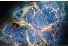 大多數脈衝星的射電波譜較寬且雜亂，不像蟹脈衝星的訊號有如此清晰的條帶。圖中為由美國航空暨太空總署（NASA）的詹姆斯•韋伯太空望遠鏡（James Webb Space Telescope）拍攝的蟹狀星雲影像。（圖／取自NASA）