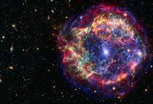 劇烈爆炸的超新星瞬間比整個銀河還亮。（圖／AI生成）