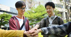 中央大學研替說明會人氣滿場 學長揭「卡位心法」 1 研發替代役吸引力明顯,役男們意願高,彼此積極分享資訊與經驗,許多人希望藉此累積實務能力、提前銜接職場,已成理工背景學生的熱門選擇。(圖/123RF)