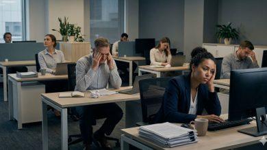 約三分之一員工表示自己只是「在生存」，日復一日應付工作。（圖／AI生成）