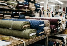 公司將廢棄紡織品視為原料來源。（圖／AI生成）