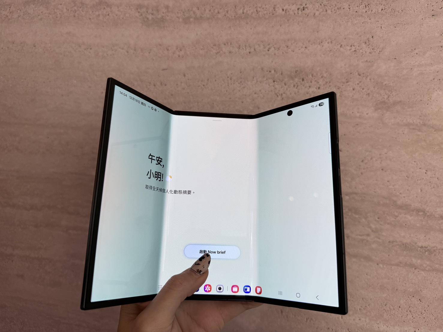 三星行動的記憶體部門堅決拒絕以優惠條件提供記憶體晶片，導致利潤空間不斷萎縮，為了因應這一局面，三星移動禁止 所有副總裁以下級別的管理人員 乘坐商務艙出行，且航班飛行時間不得少於10小時。（資料圖／記者 孟圓琦）