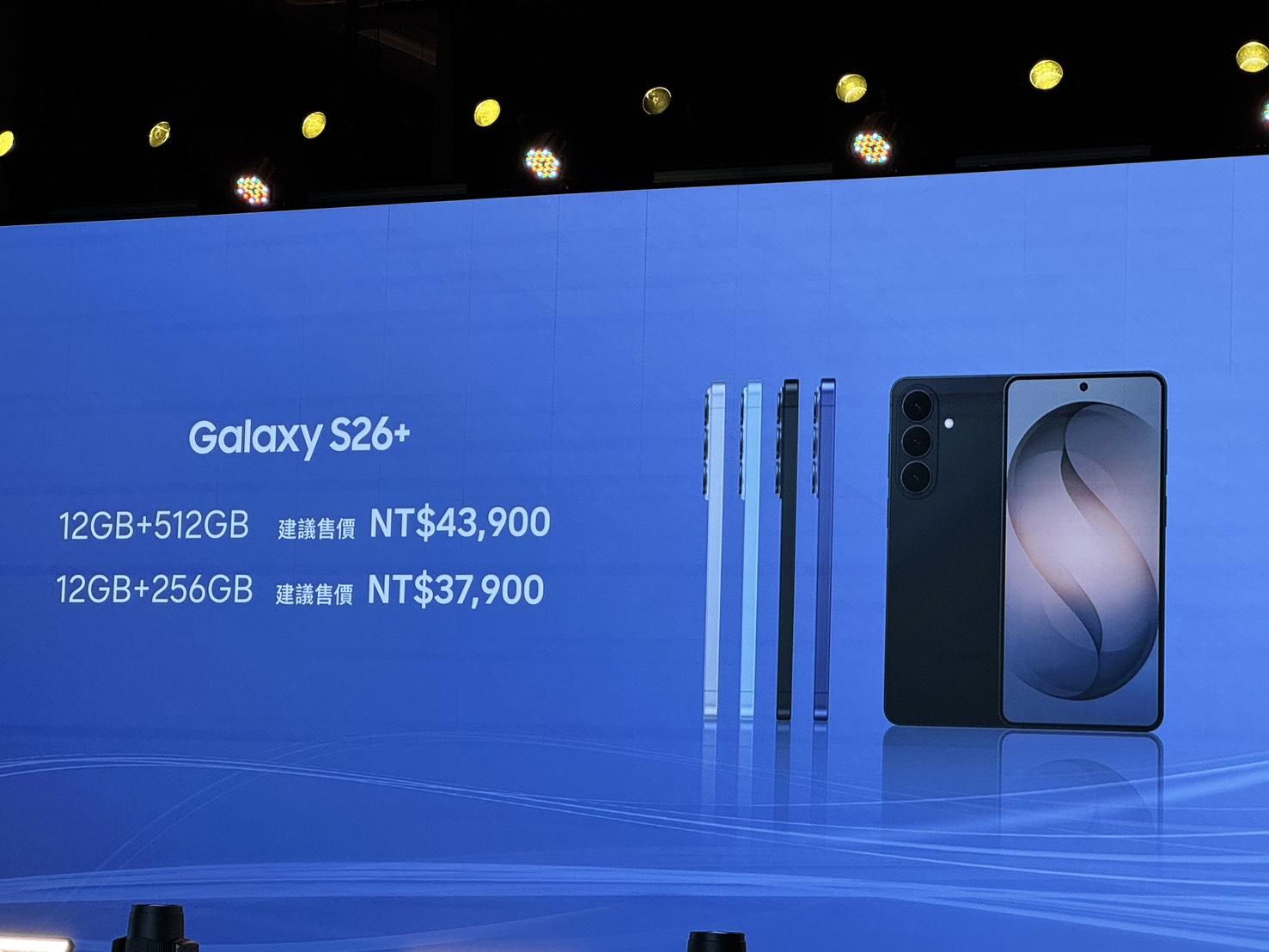 觀察去年台灣整體手機市場，銷售量YoY約略持平，銷售額約有1成成長；其中，成長動能主要來自於高階手機，該價格帶手機銷售量、銷售額均有15%左右成長。（圖／記者 孟圓琦攝）