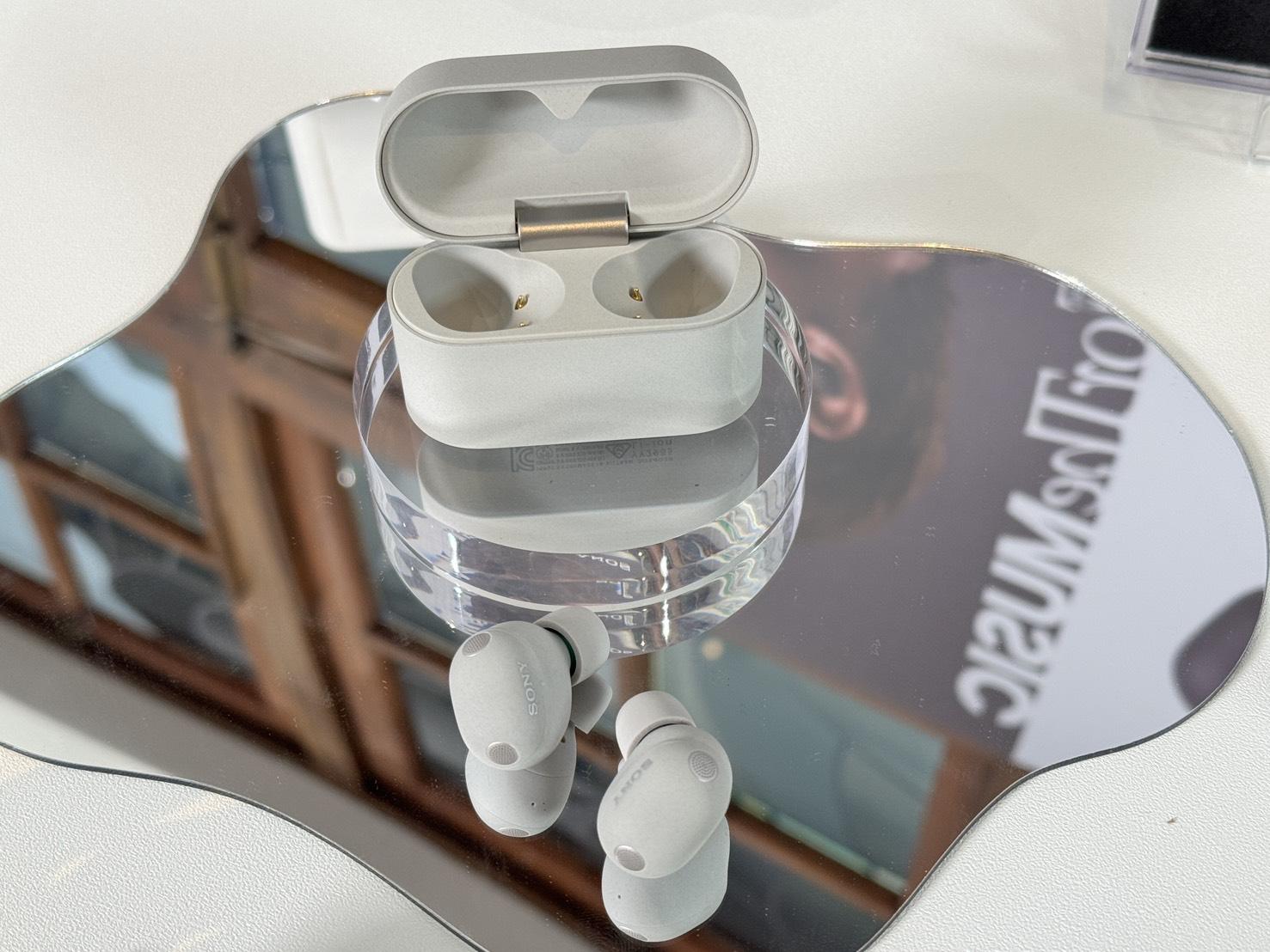  WF-1000XM6 提供全球頂級的降噪性能，相較於前一代再提升 25%。（圖／記者 孟圓琦攝）