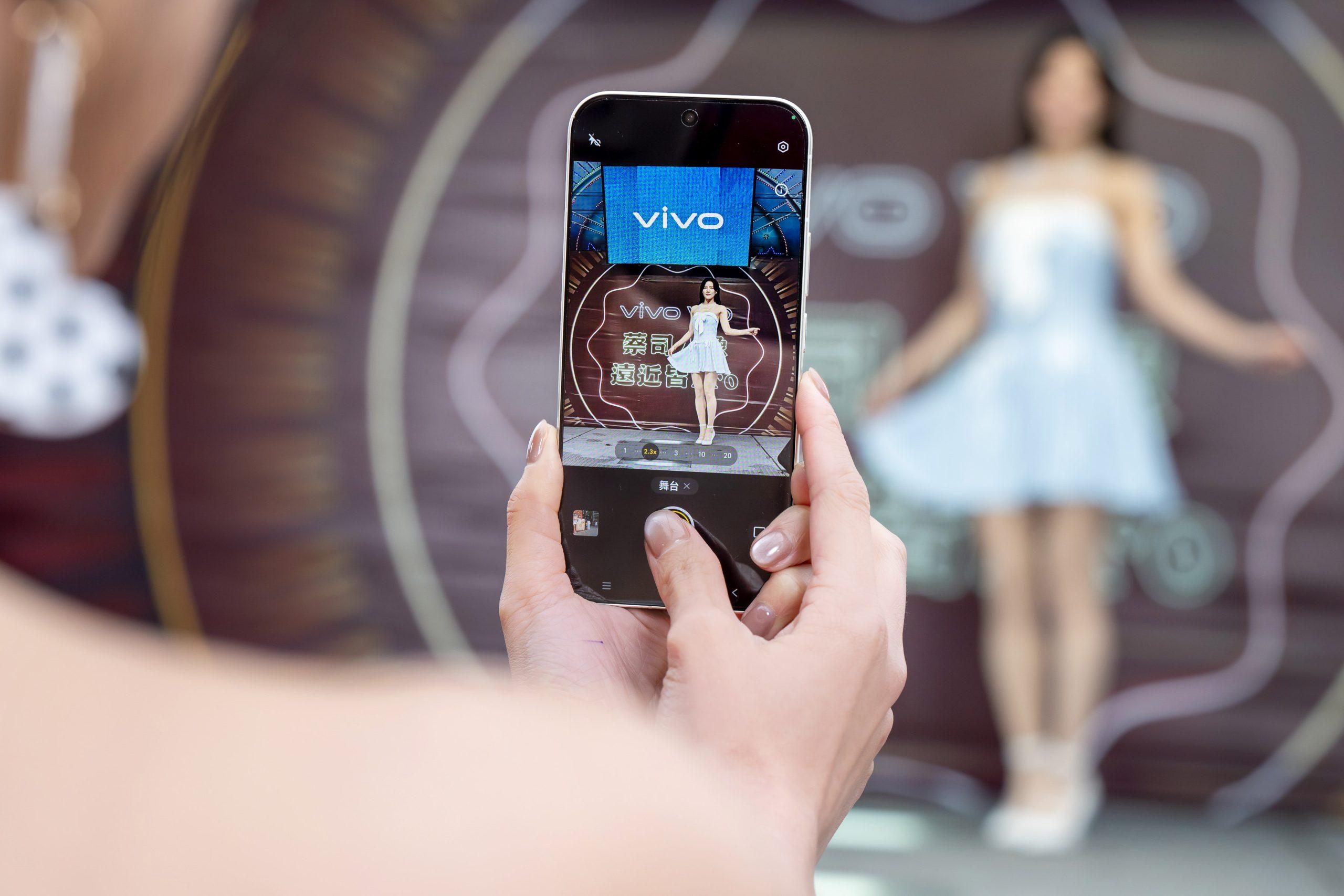 V70首度導入X系列旗艦級「舞台模式」，清晰捕捉偶像的動作與神情。（圖／vivo提供）