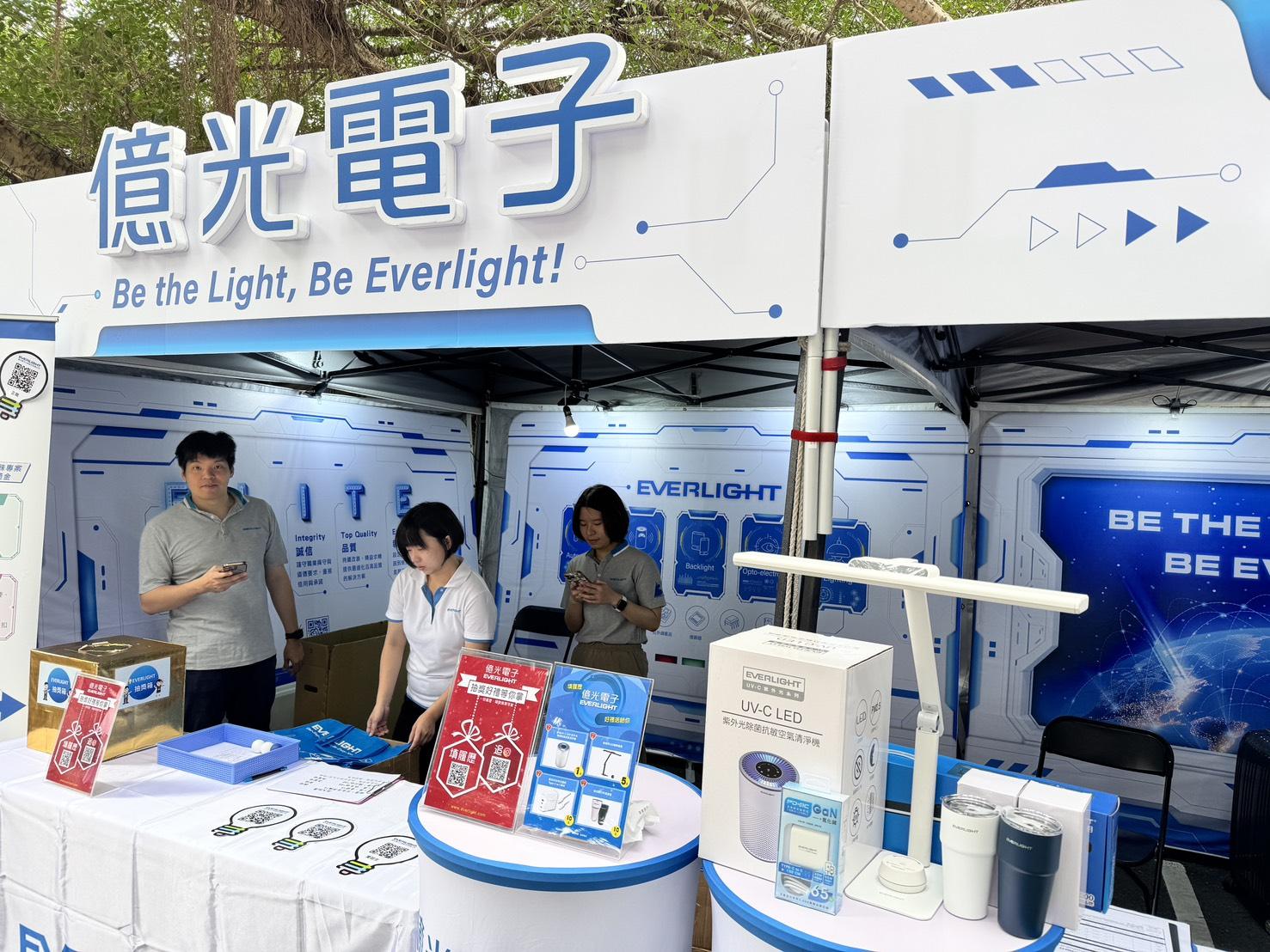 億光電子現身清大校園徵才，積極招募資工程背景的新鮮人加入團隊，同步徵求多語系人才。（圖／記者孟圓琦攝）