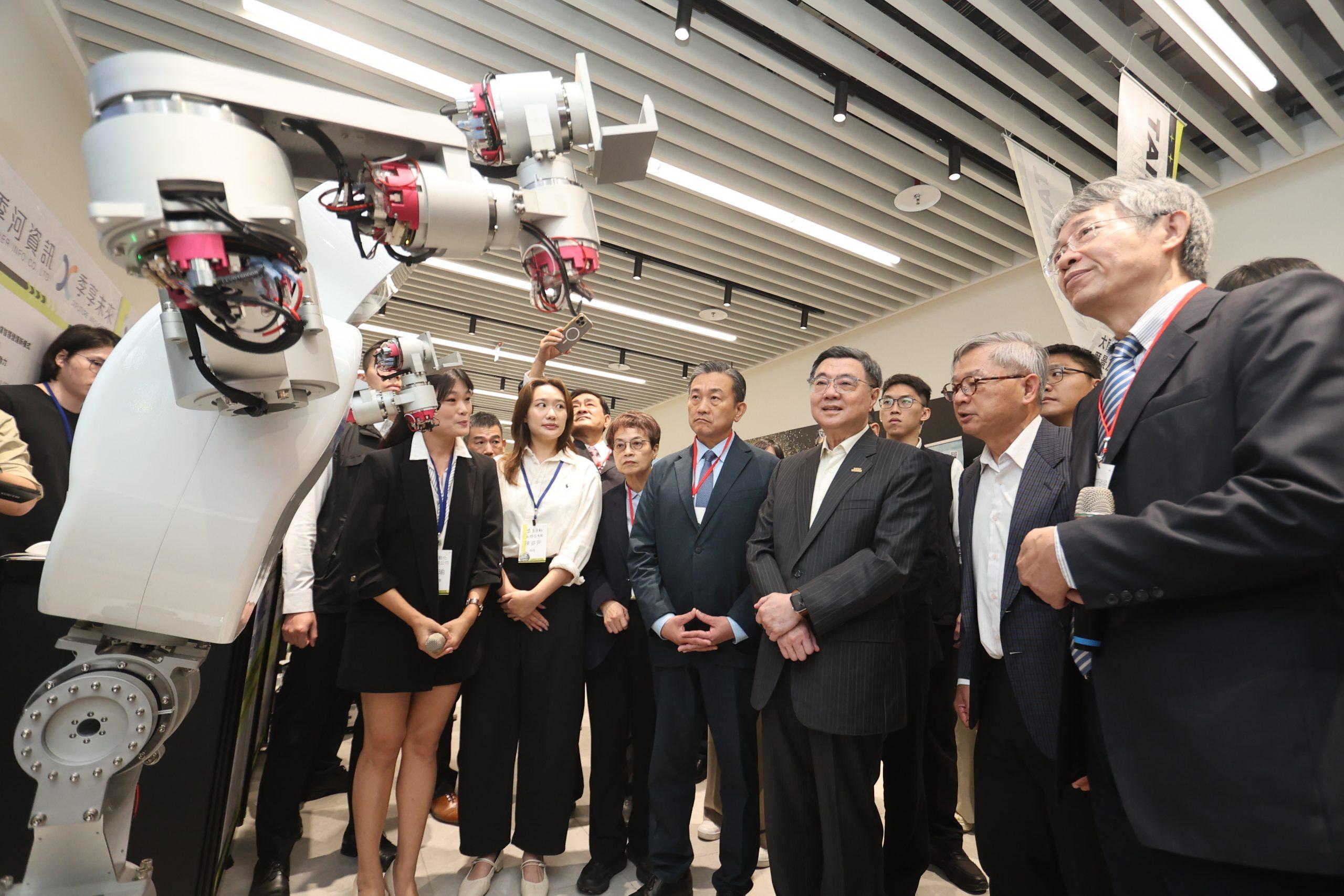 參觀展攤3 scaled