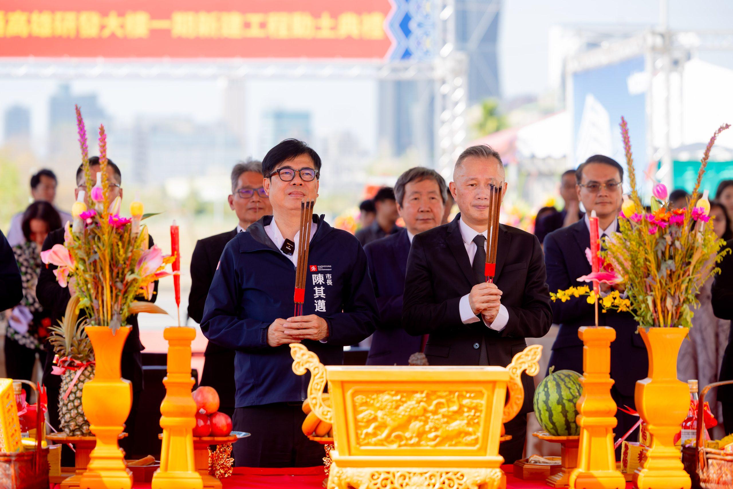 左為高雄市長陳其邁 右為緯創資通總經理暨執行長林建勳 scaled