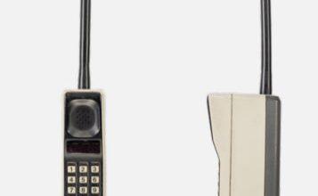 摩托羅拉（Motorola）DynaTAC 8000X可以說是人類史上第一支手機。（圖／截取自mobilephonemuseum）