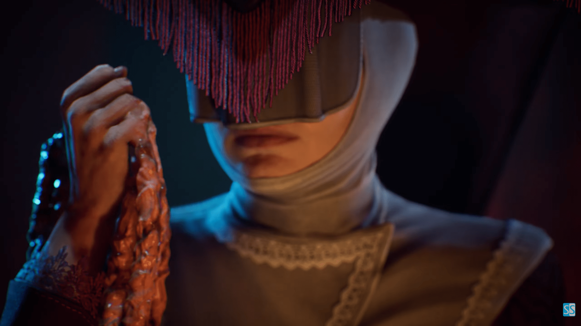 當神秘錄音重燃女兒尚存一線生機的希望，蘇珊違背常理，毅然前往一切似乎始於那裡的地點：一座 坐落於埃特納火山山麓、荒廢已久的貴族宅邸，此處曾為艾許曼家族所有。這場絕望的搜尋轉瞬化為恐怖之旅,家族秘辛、記憶碎片與執念在此交織纏繞。蘇珊深陷於無情追獵者 、隱秘符號與超自然現象構成的迷宮。（圖／擷取自Soft Source YT）