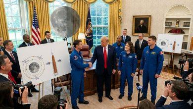 川普近日在白宮橢圓辦公室接見NASA「Artemis II」任務太空人團隊。（圖／AI生成）