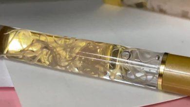 「就像《生化危機》裡的反派會隨身攜帶的那種東西」，其實是由高知縣當地海產商「多田水產（Tada Suisan）」所生產的特色文具。（圖／取自@TRIGGERHAPPYV1 X）